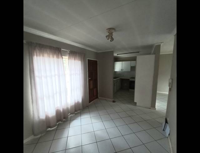 2 BEDROOM TOWNHOUSE RENTED IN MORELETA PARK